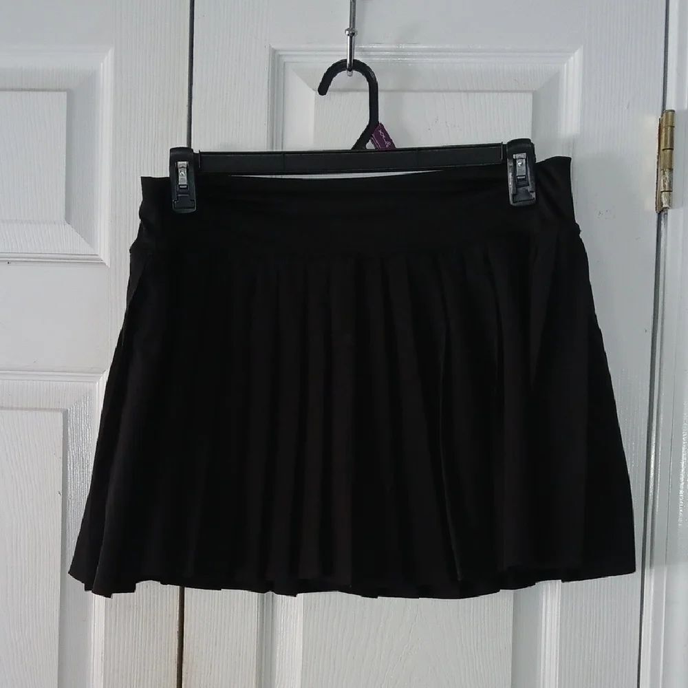 No Boundaries black pleated mini skirt Junior Sz XL (15/17)  NWOT